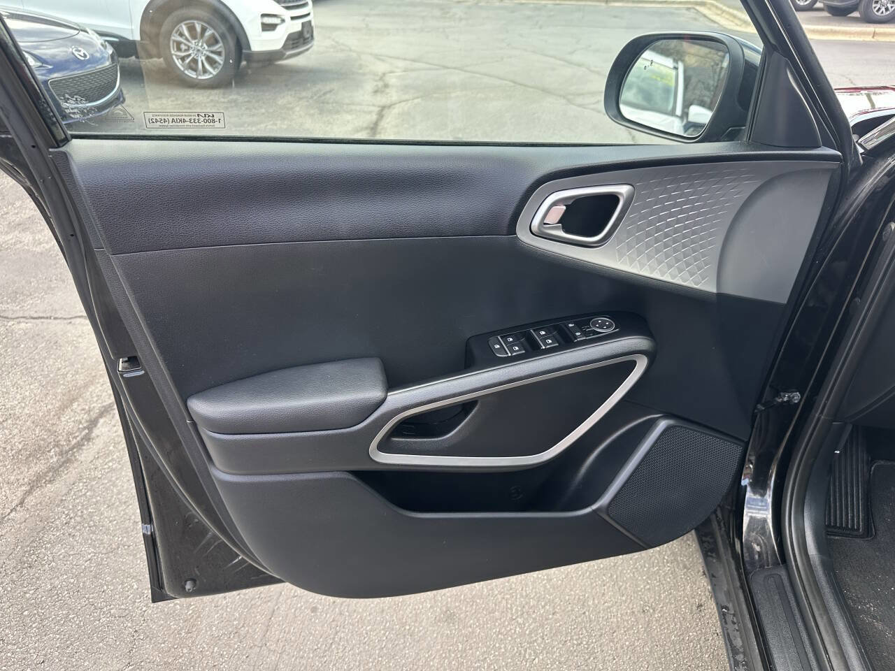 Used 2024 Kia Soul LX w/ Option Group 015 image 10