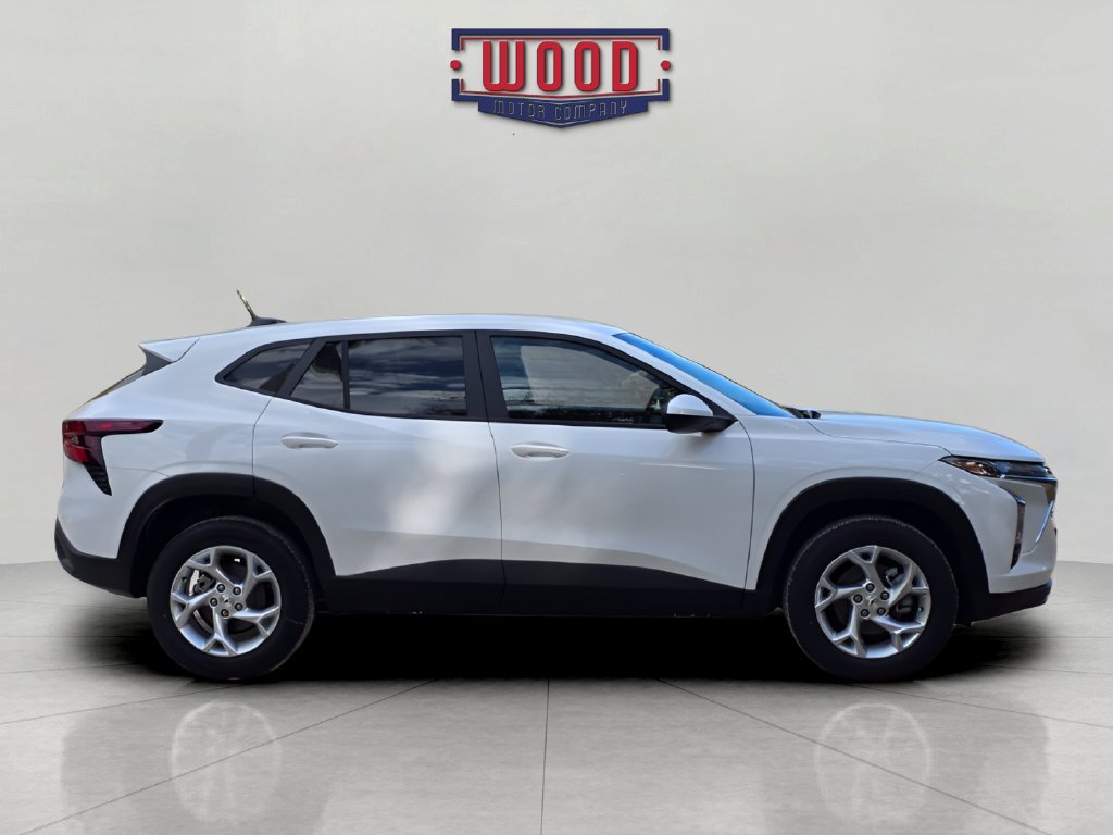 New 2026 Chevrolet Trax LS w/ LS Convenience Package FWD image 2