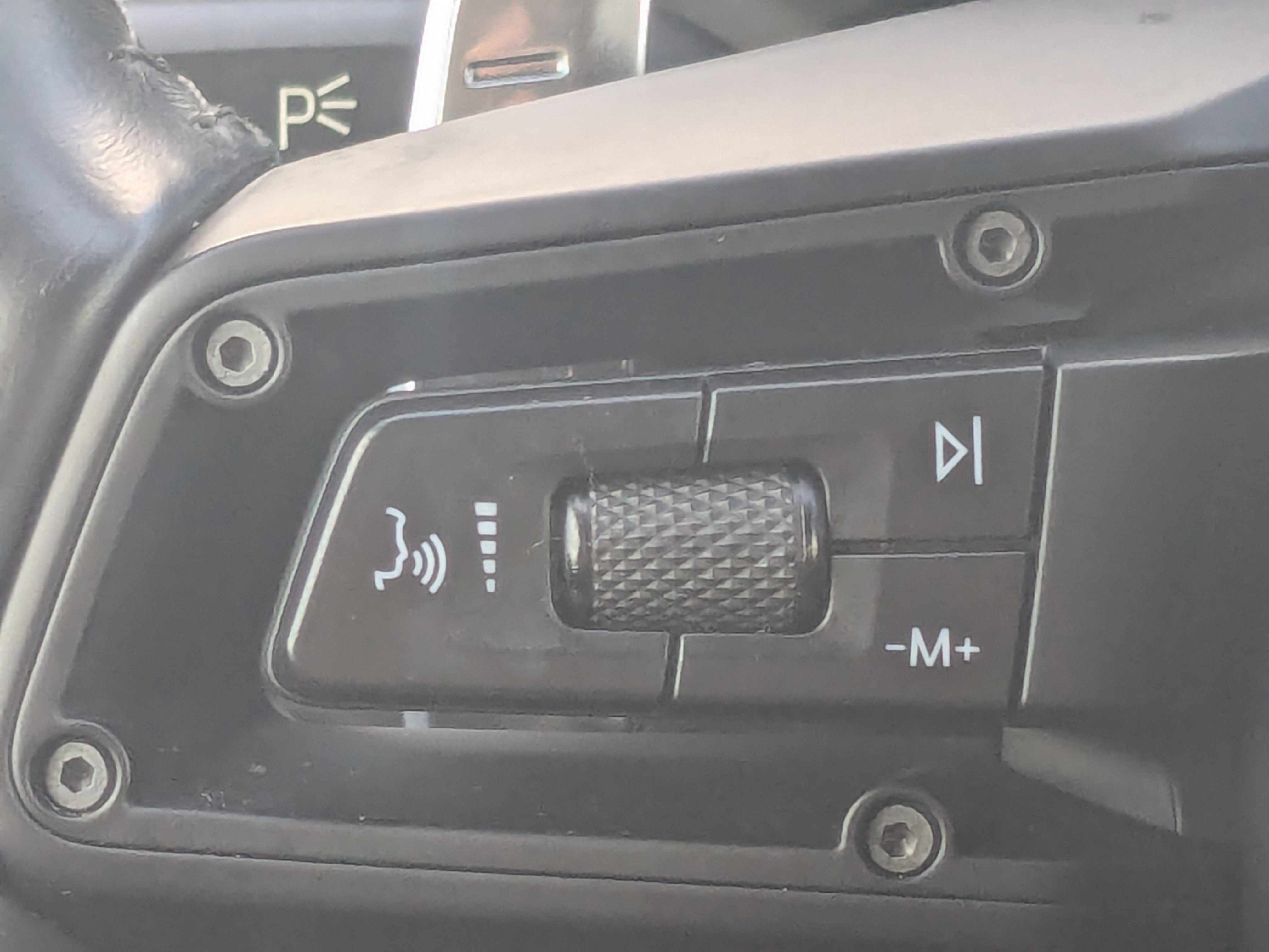 Used 2023 Porsche Macan Turbo image 31