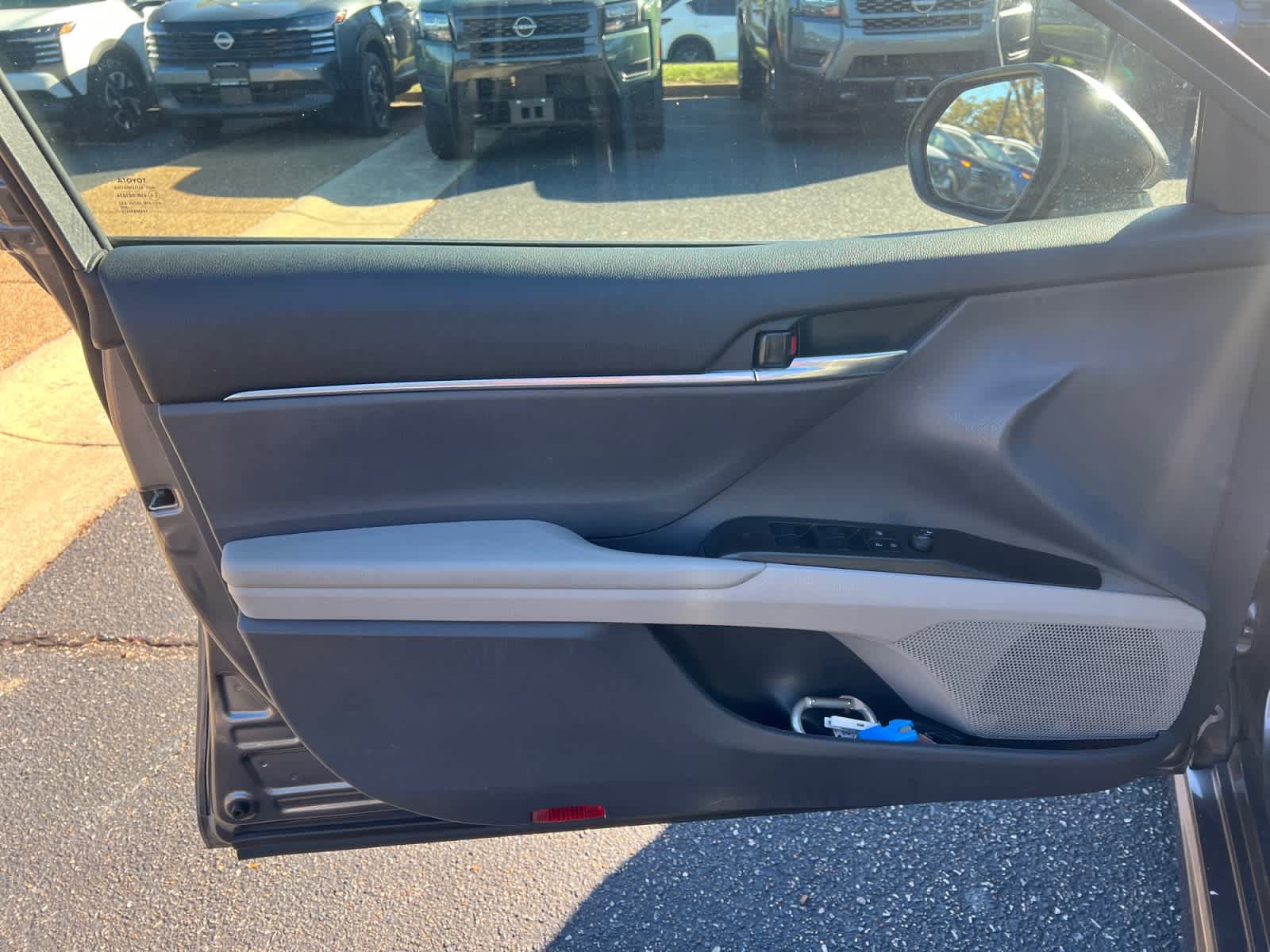 Used 2023 Toyota Camry SE FWD image 19