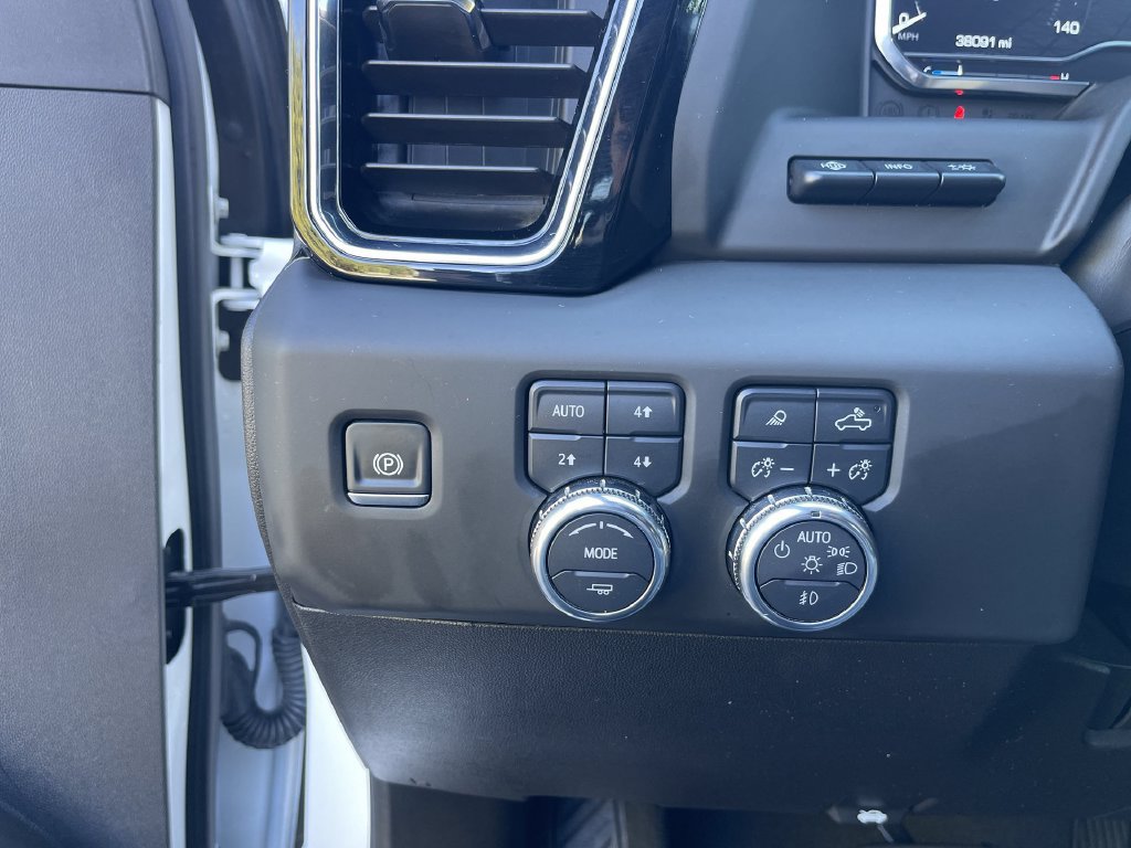 Used 2025 GMC Sierra 3500 Denali w/ Denali Reserve Package AWD/4WD image 18