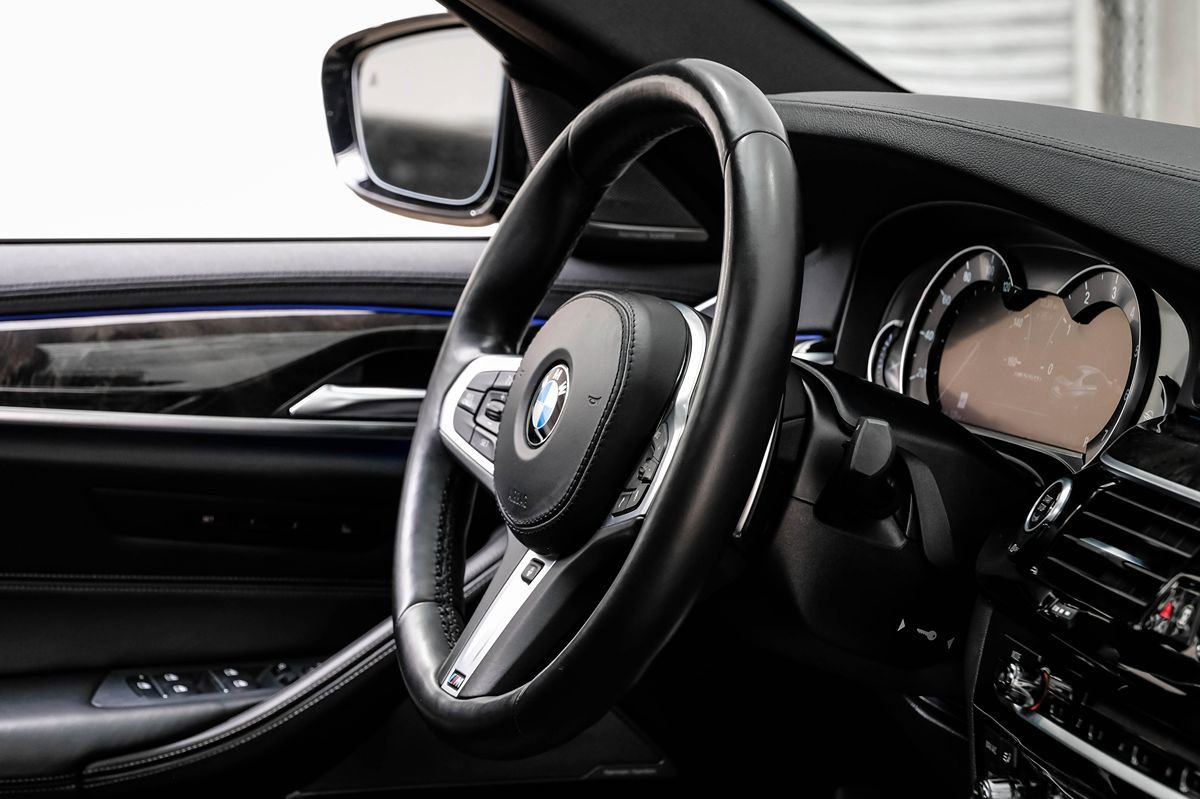 Used 2018 BMW M550i xDrive image 11