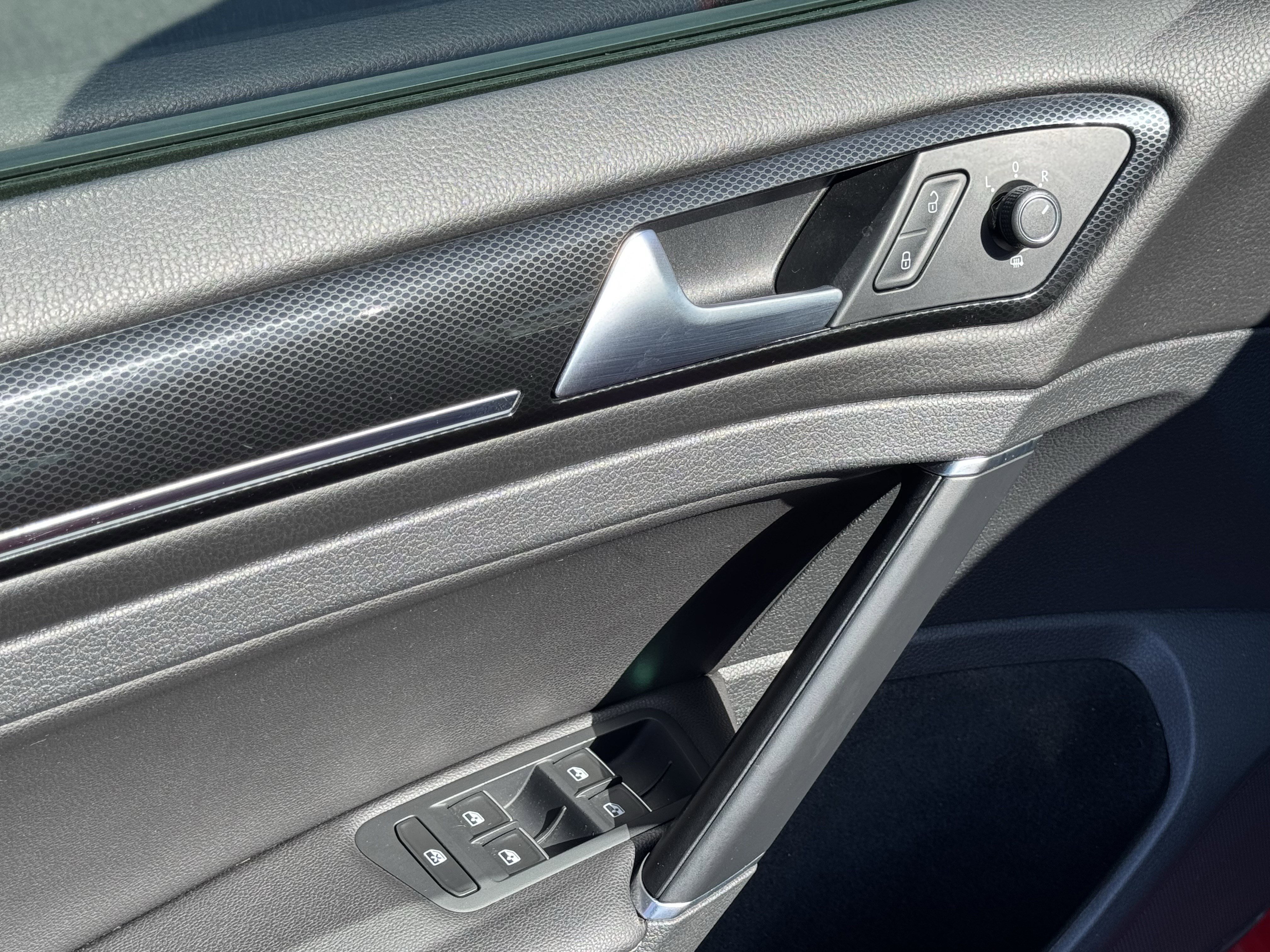 Used 2017 Volkswagen Golf SEL FWD image 15