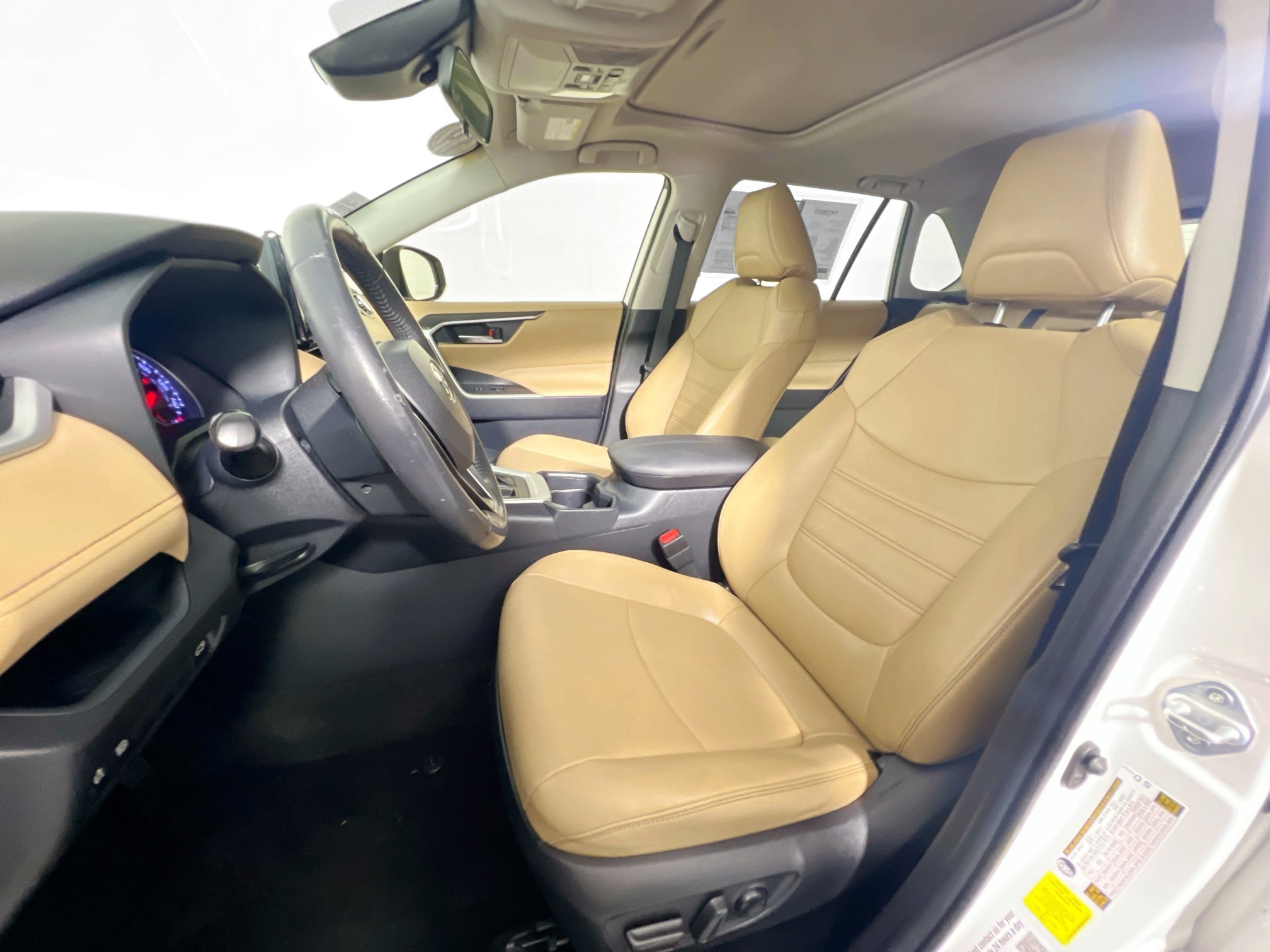 Used 2019 Toyota RAV4 XLE Premium FWD image 14