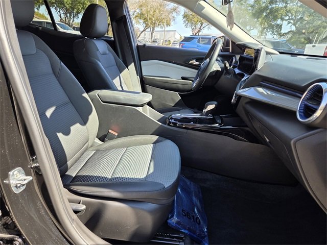 Certified 2025 Chevrolet Trax LT w/ LT Convenience Package image 24