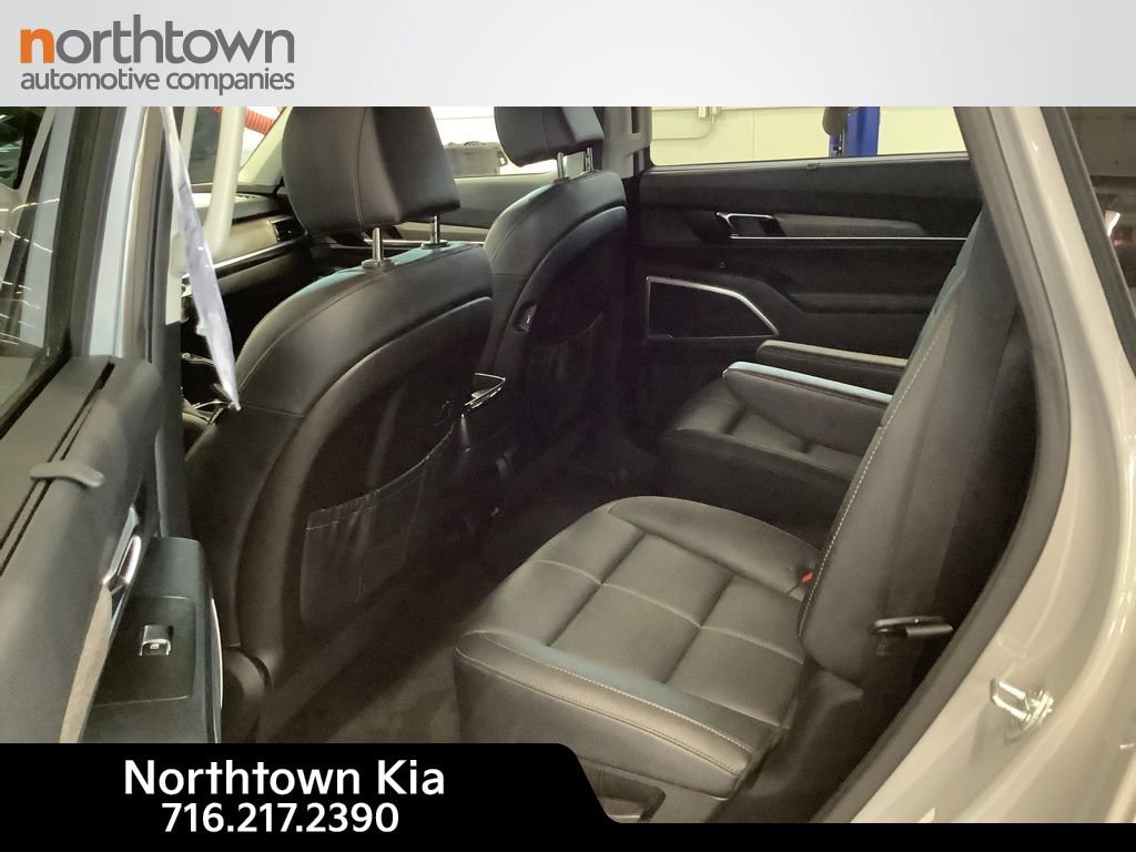 Used 2022 Kia Telluride EX w/ EX Premium Package AWD/4WD image 17