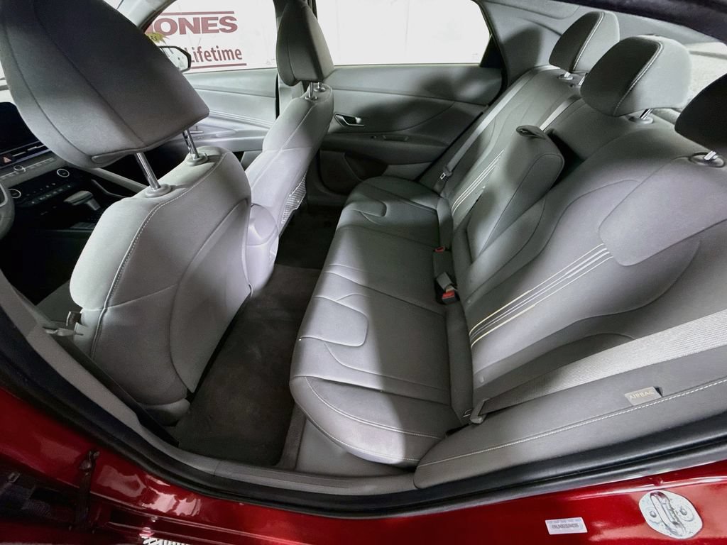 Certified 2025 Hyundai Elantra SEL FWD image 28