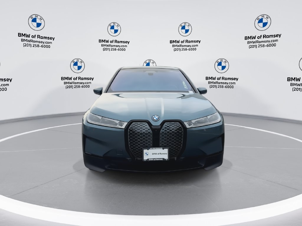 Used 2024 BMW iX xDrive50 AWD/4WD image 3