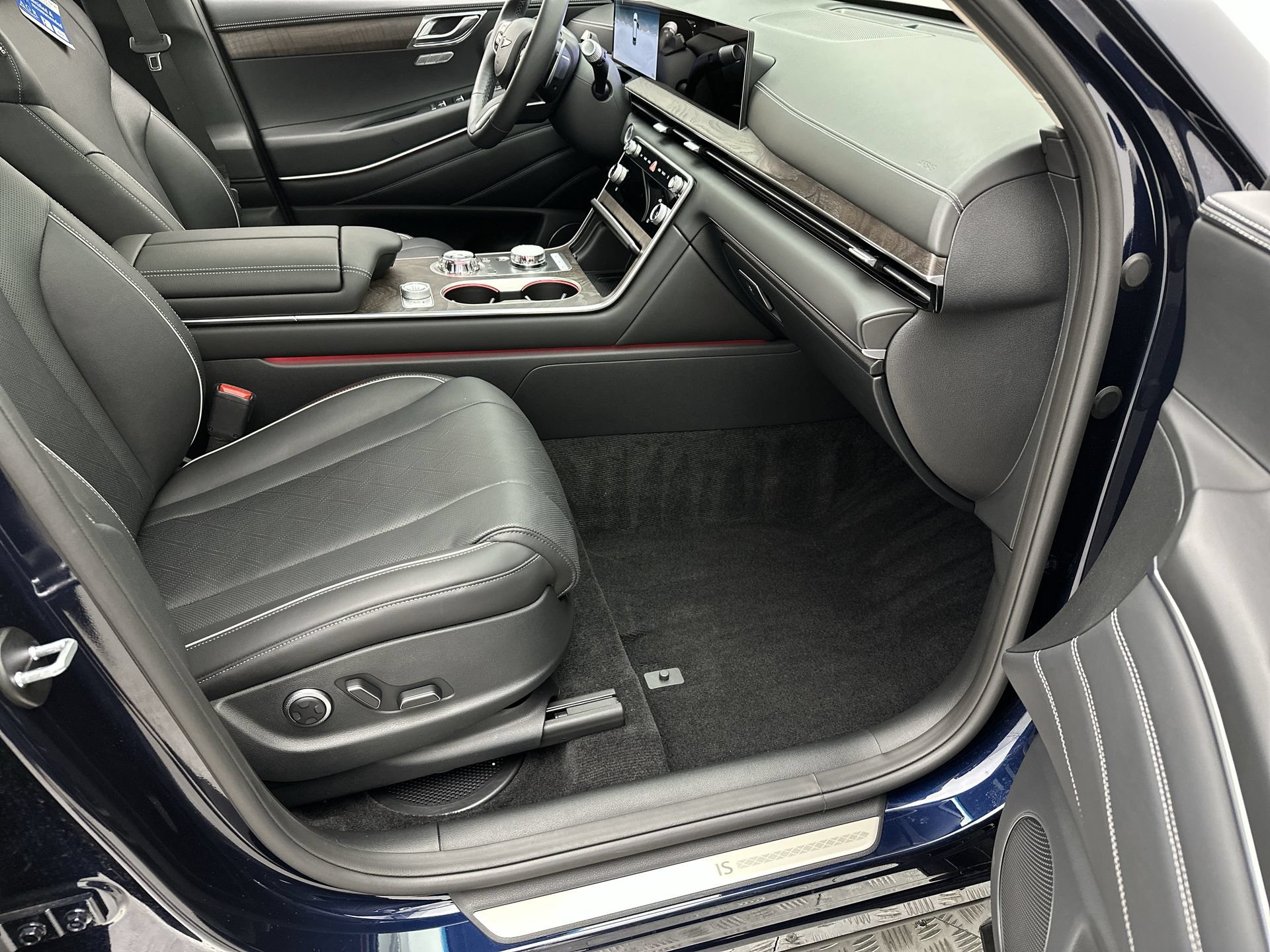 Certified 2026 Genesis GV80 3.5T Advanced AWD/4WD image 26