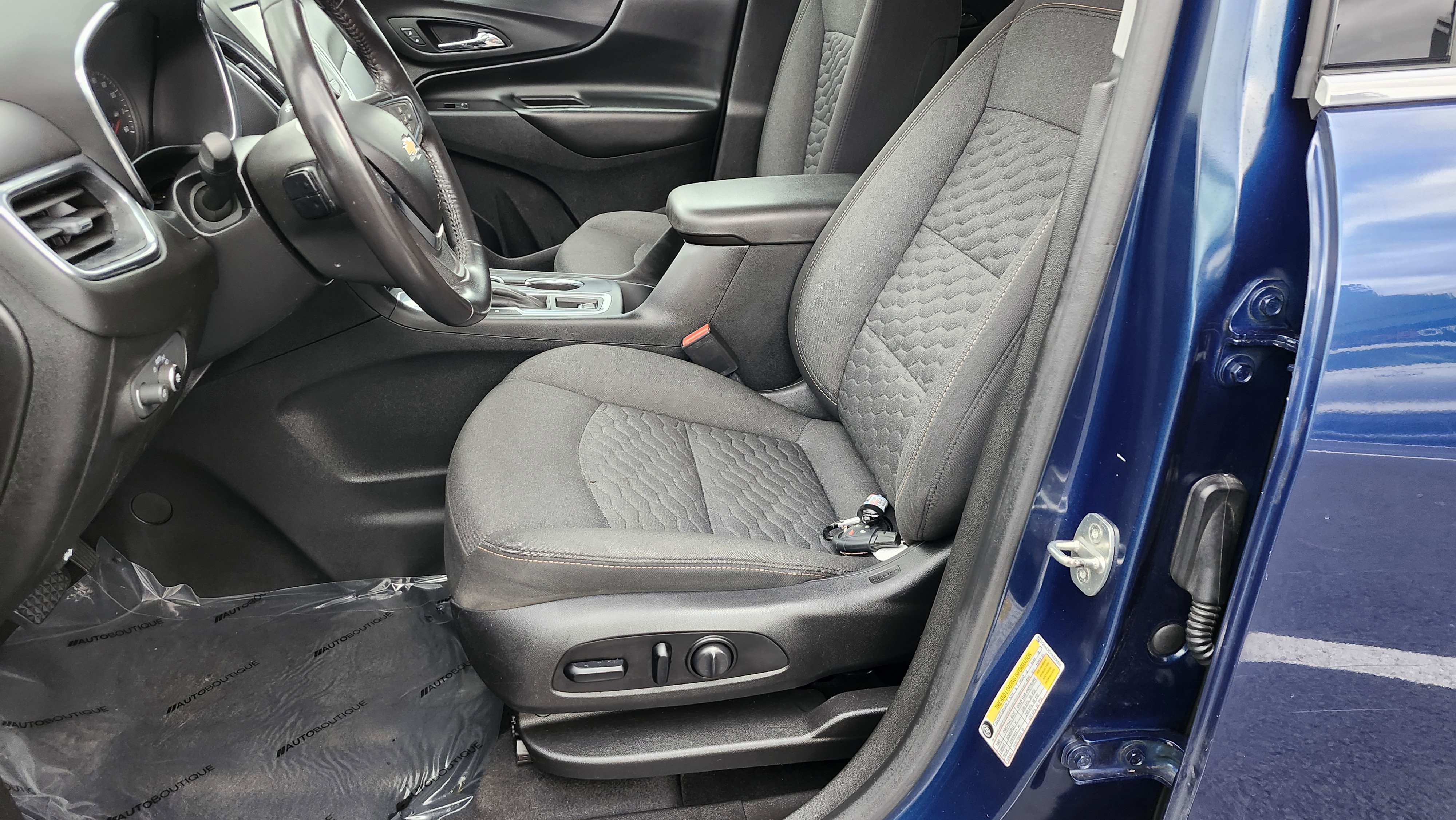 Used 2019 Chevrolet Equinox LT w/ Driver Convenience Package image 19