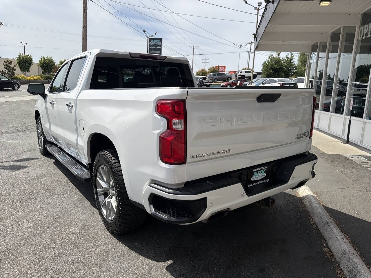 Used 2019 Chevrolet Silverado 1500 High Country w/ Technology Package AWD/4WD image 4