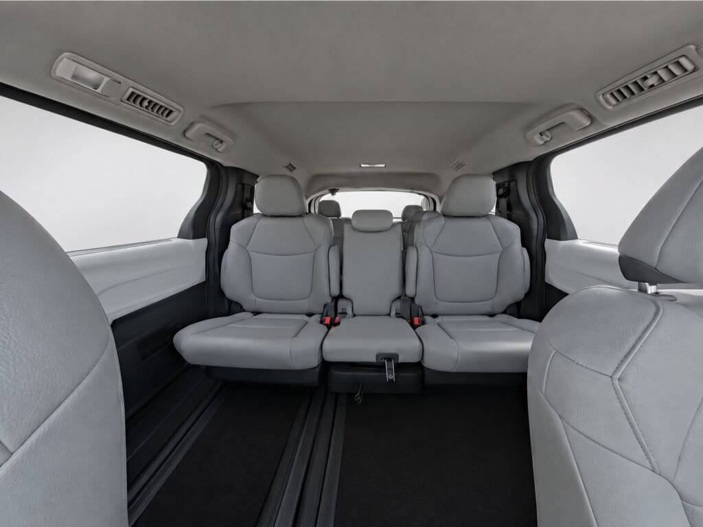 Used 2026 Toyota Sienna XLE FWD image 14