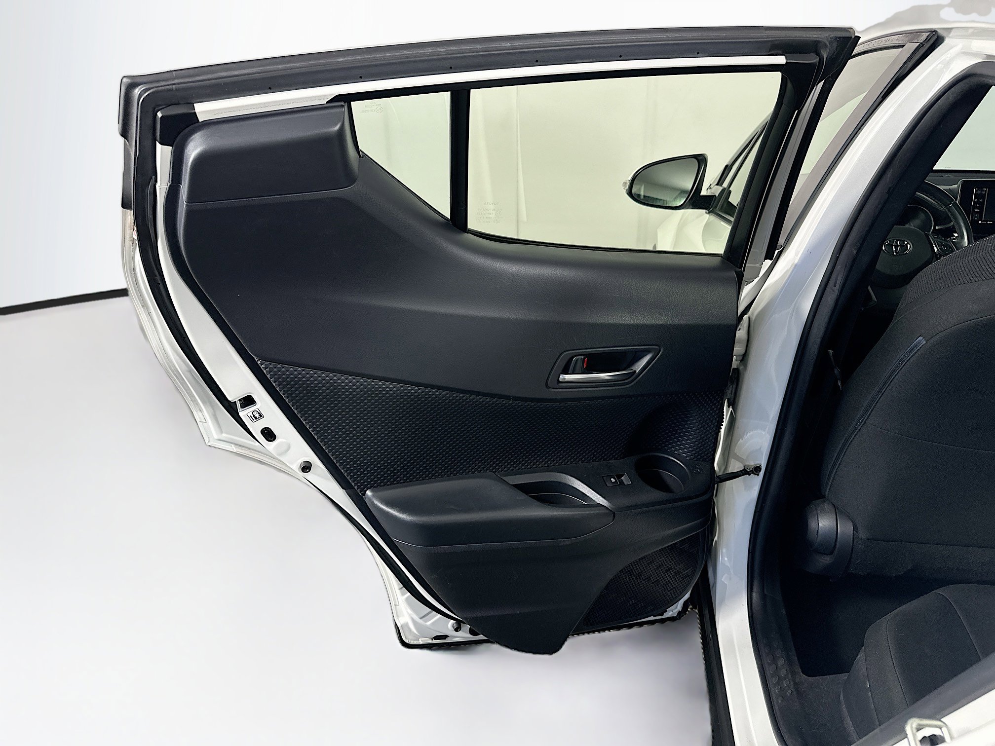 Used 2018 Toyota C-HR XLE FWD image 25