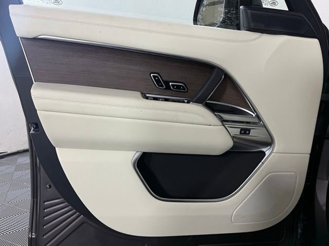 New 2025 Land Rover Range Rover SE image 28