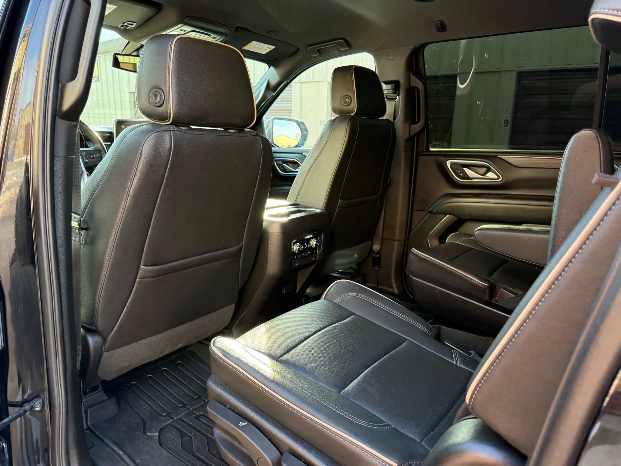 Used 2022 GMC Yukon XL SLT w/ SLT Luxury Package image 13