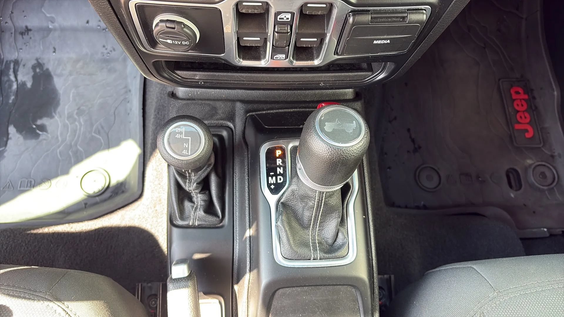 Used 2021 Jeep Wrangler Unlimited Sahara w/ Uconnect 4C Nav & Sound Group AWD/4WD image 25