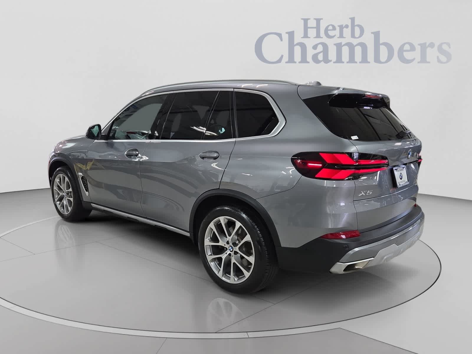 Used 2024 BMW X5 xDrive40i w/ Parking Assistance Package AWD/4WD image 3