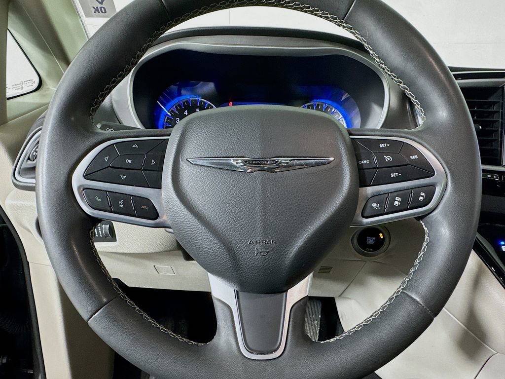 Used 2022 Chrysler Pacifica Touring-L FWD image 34