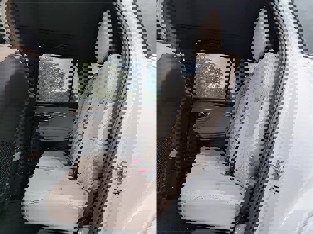 New 2026 Volvo XC90 B6 Plus image 15