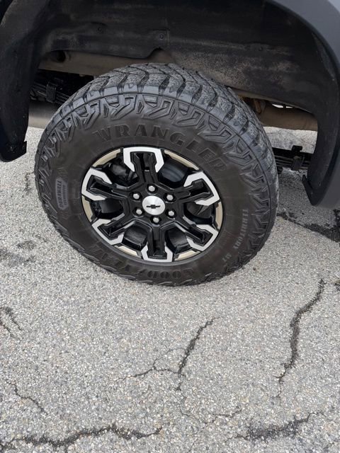 Used 2023 Chevrolet Silverado 1500 ZR2 w/ Technology Package image 8