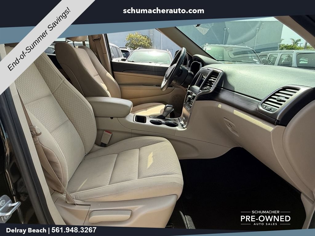 Used 2019 Jeep Grand Cherokee Laredo AWD/4WD image 17