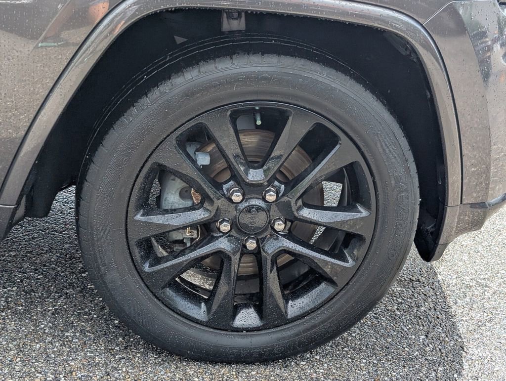 Certified 2021 Jeep Grand Cherokee Laredo X image 9