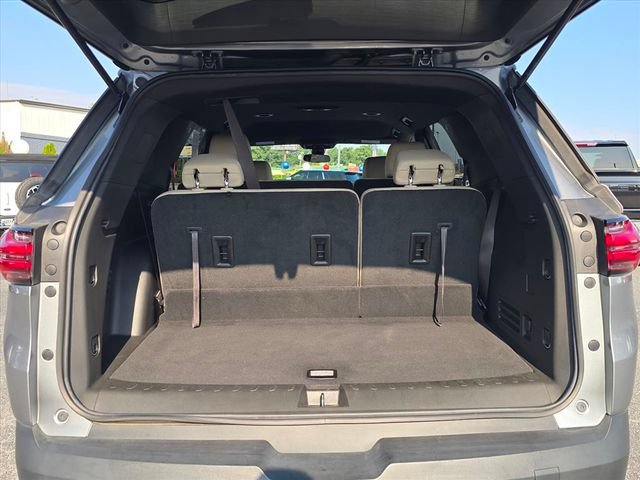 Certified 2023 Chevrolet Traverse LS w/ Safety Package FWD image 32