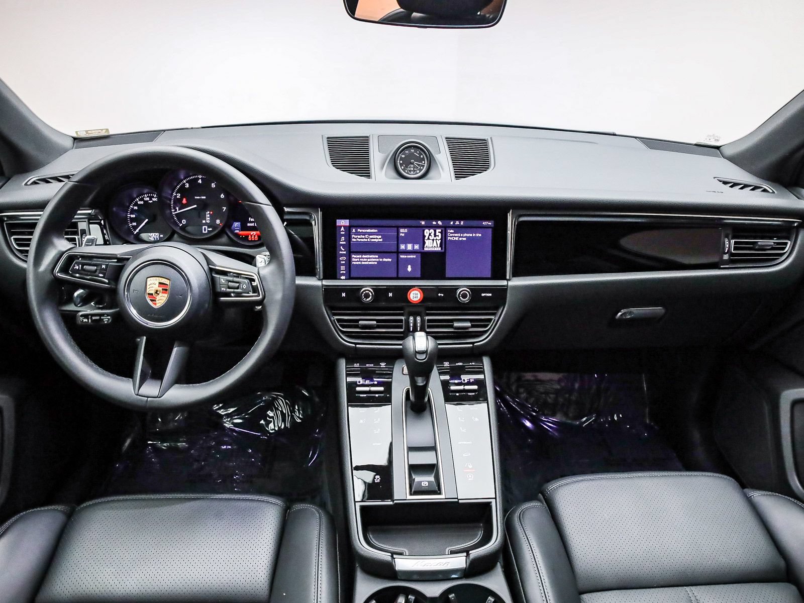 Certified 2026 Porsche Macan AWD/4WD image 16