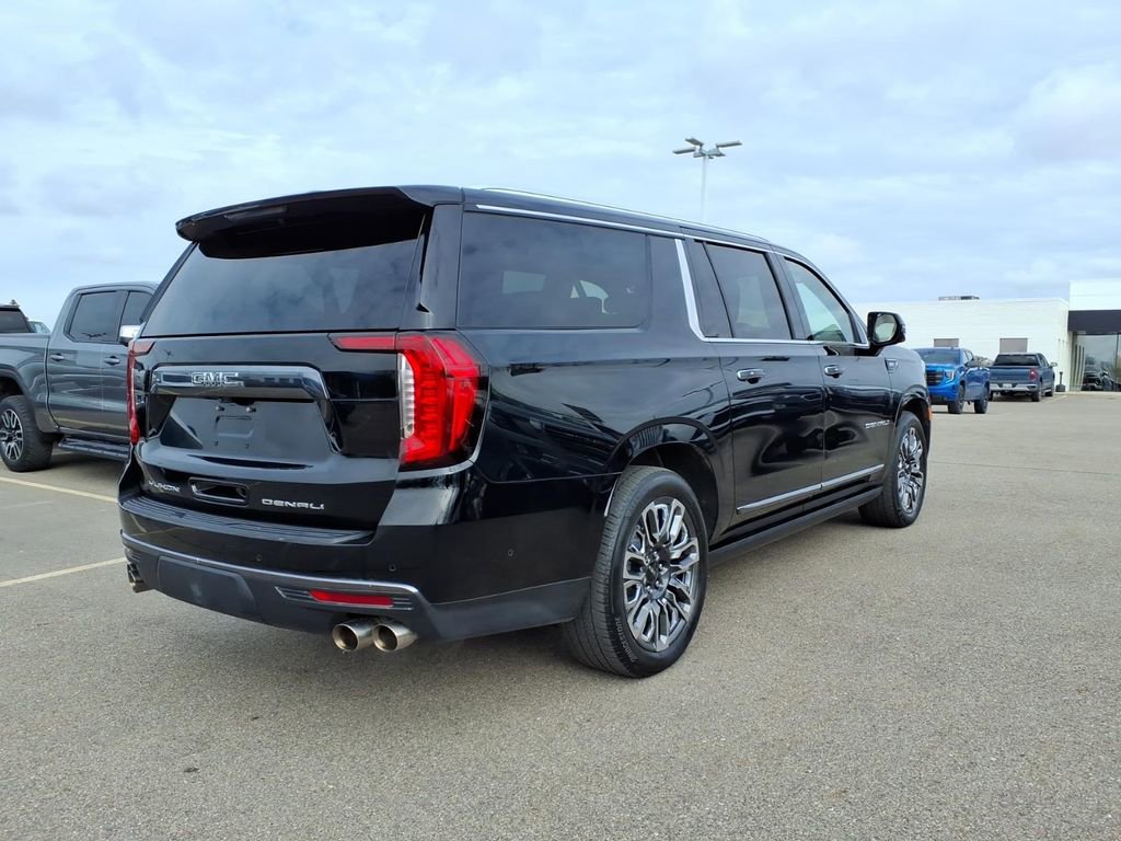 Used 2023 GMC Yukon XL Denali Ultimate image 4