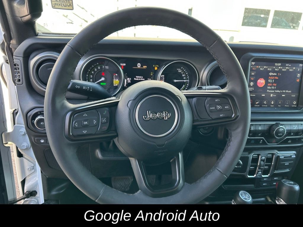 Used 2023 Jeep Wrangler Unlimited w/ Sun & Screen Package image 17