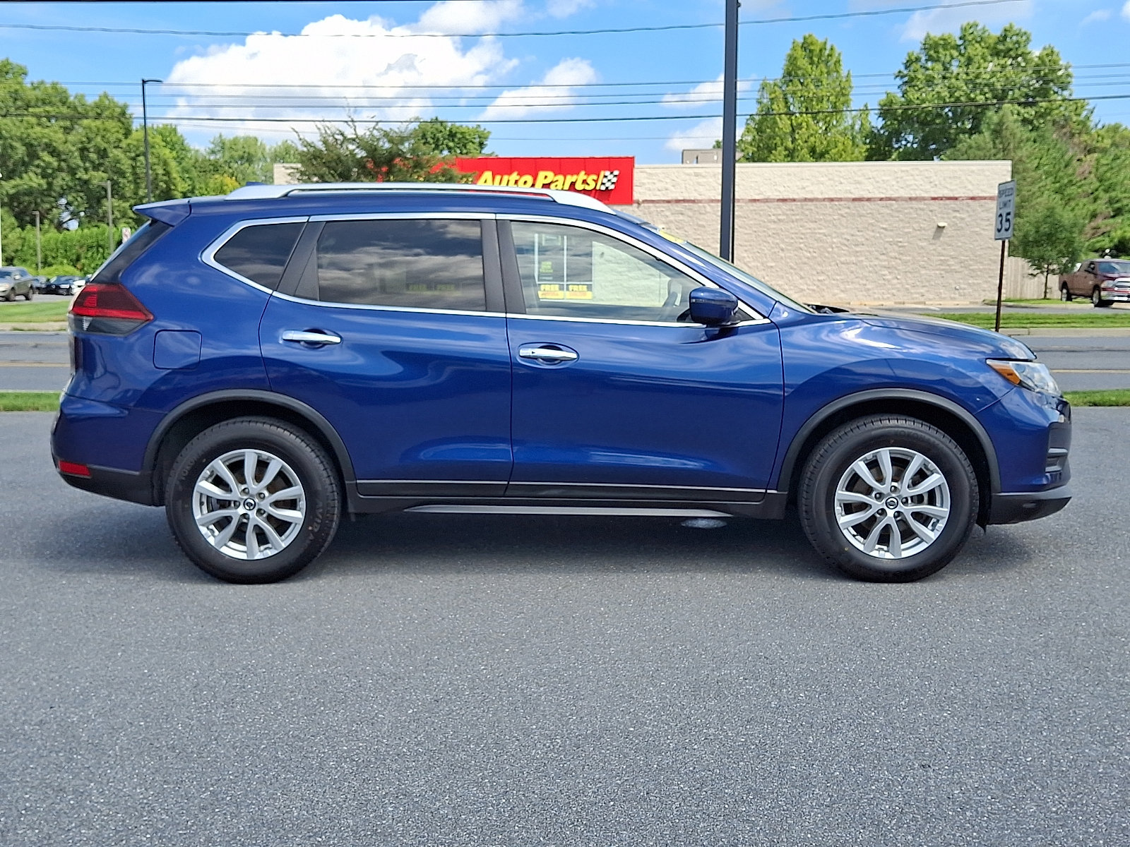 Used 2019 Nissan Rogue SV AWD/4WD image 8