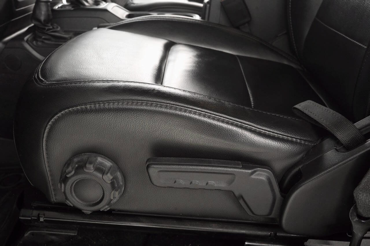 Used 2021 Jeep Wrangler Unlimited Sahara image 29