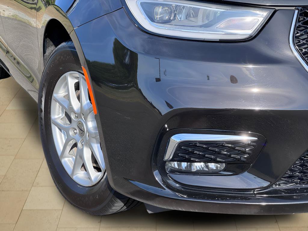 Used 2023 Chrysler Pacifica Touring-L FWD image 44