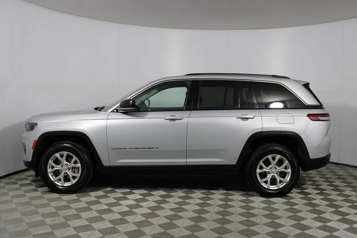 Used 2023 Jeep Grand Cherokee Limited AWD/4WD image 38