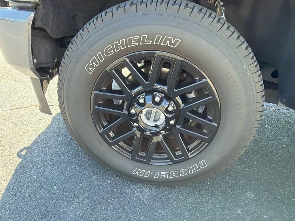 Used 2022 Ford F250 XLT w/ Black Appearance Package AWD/4WD image 24