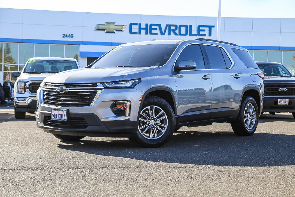 Certified 2023 Chevrolet Traverse LT FWD image 1