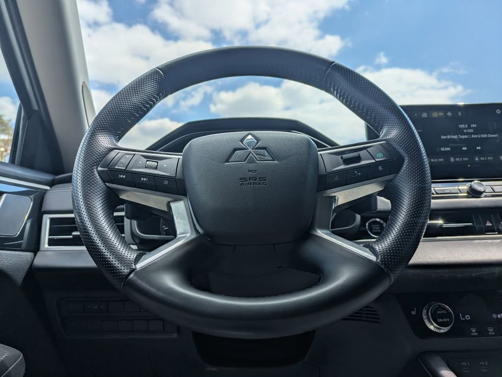 Used 2025 Mitsubishi Outlander SE AWD/4WD image 22