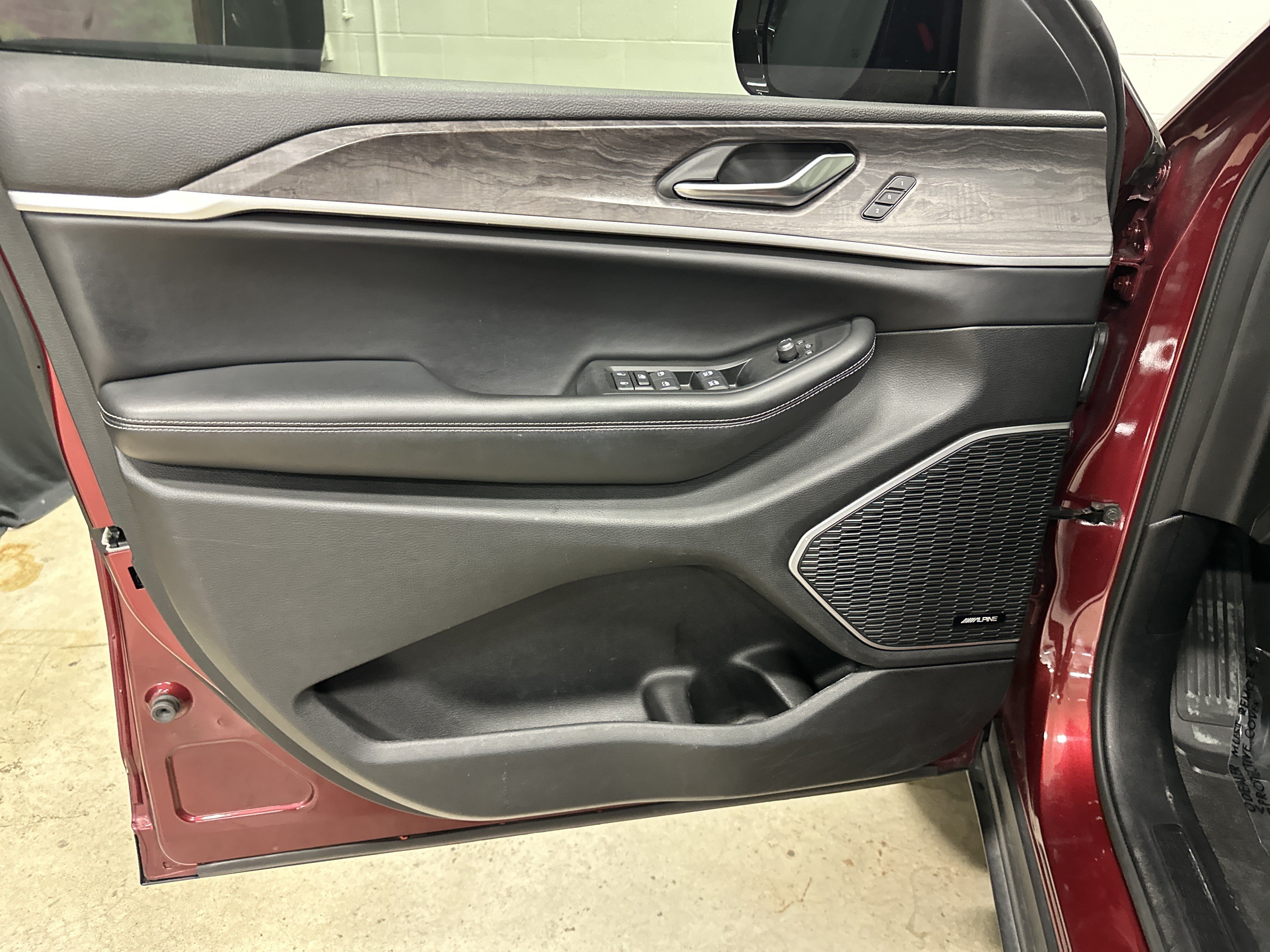 Used 2021 Jeep Grand Cherokee L Limited AWD/4WD image 14