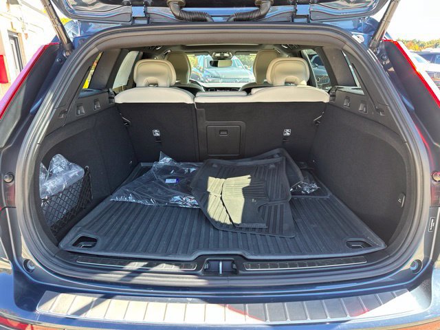 Certified 2024 Volvo V60 B5 Cross Country Ultimate w/ Protection Package Premier AWD/4WD image 34