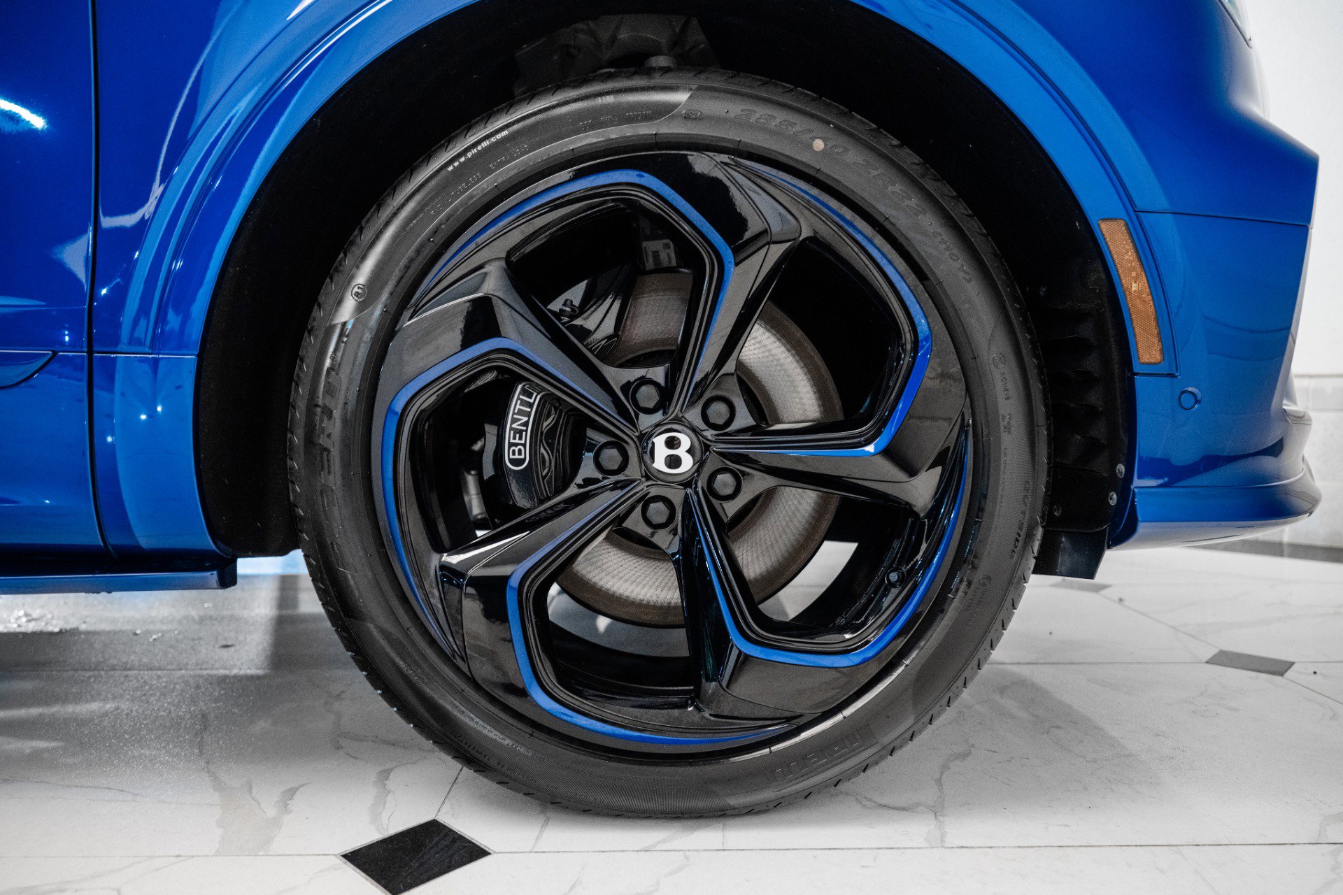 New 2025 Bentley Bentayga image 16