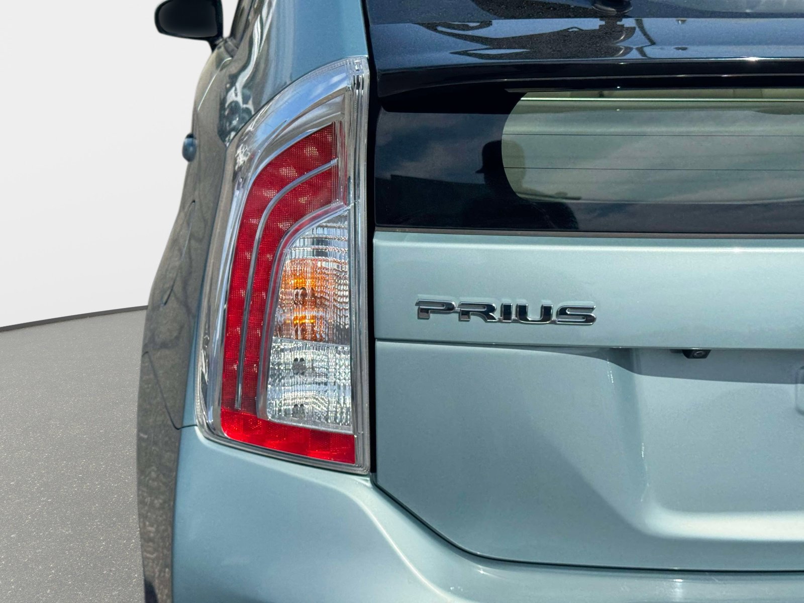 Used 2015 Toyota Prius Four image 8