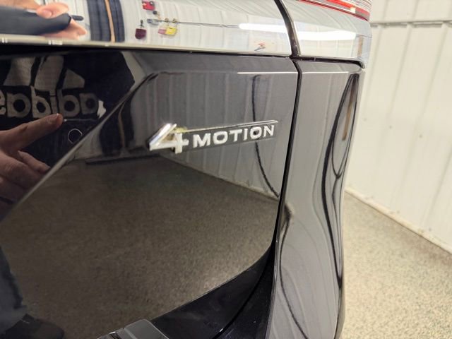 Used 2024 Volkswagen Atlas SEL Premium R-Line image 37