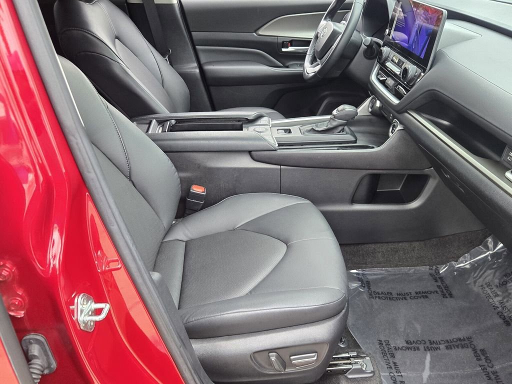 Used 2024 Toyota Grand Highlander XLE image 17