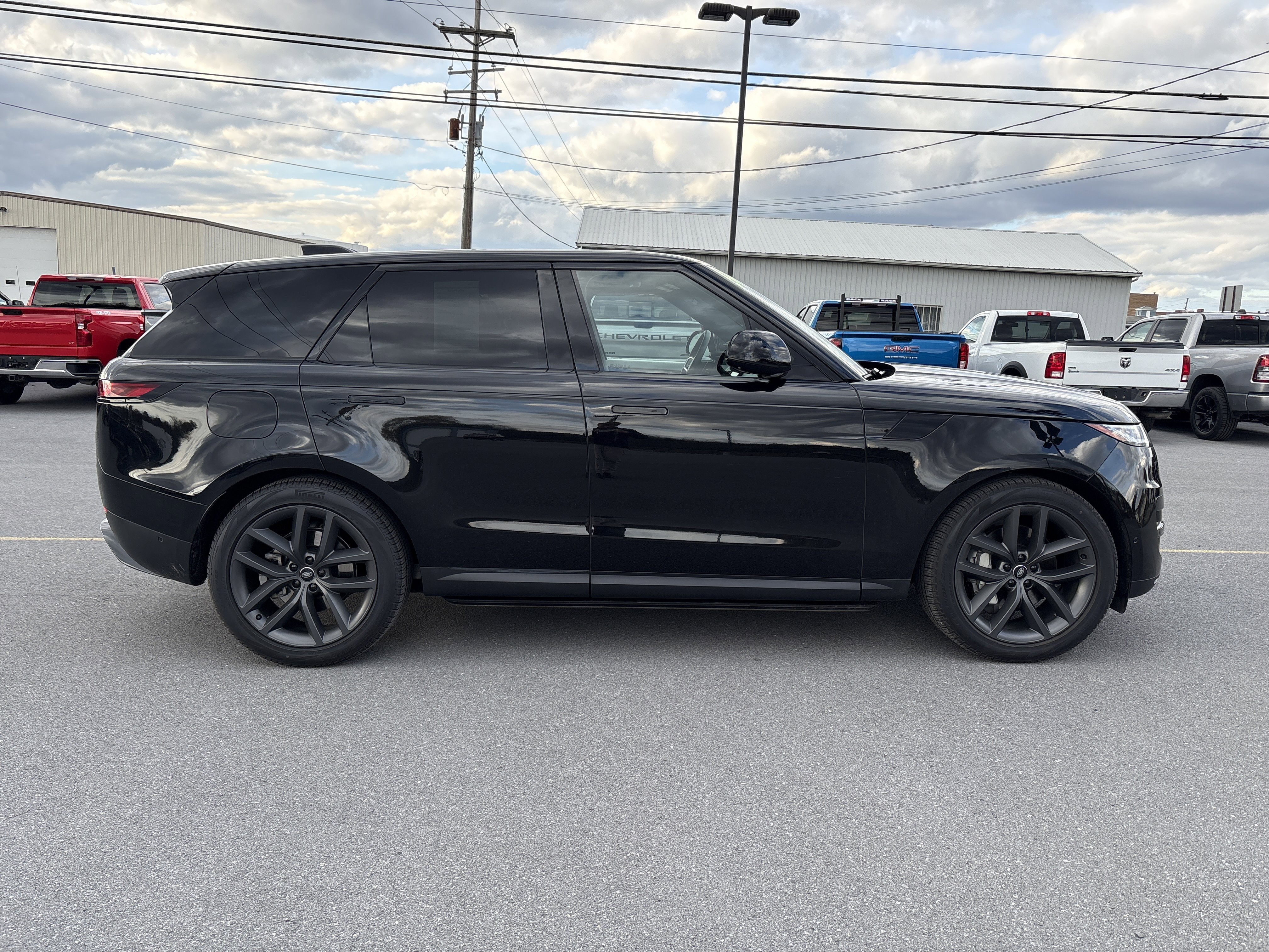 Used 2024 Land Rover Range Rover Sport SE image 2