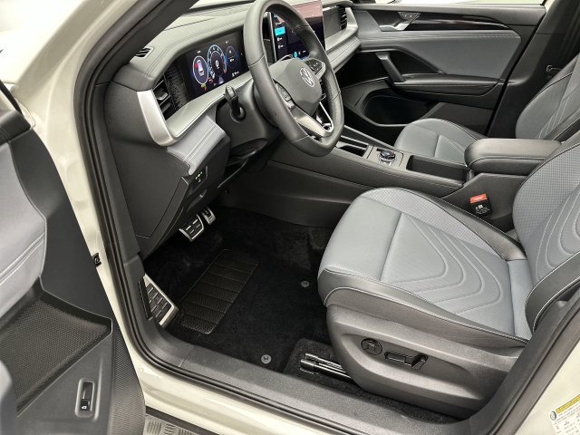 Certified 2026 Volkswagen Tiguan SE R-Line AWD/4WD image 12