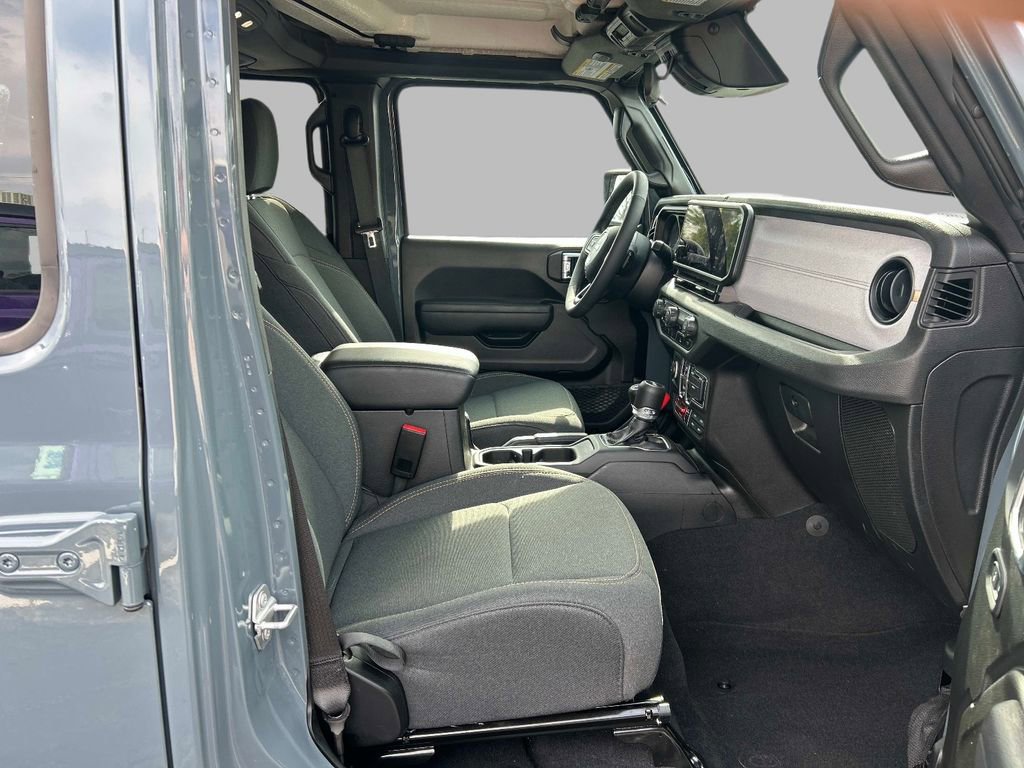 Used 2025 Jeep Wrangler Sport image 15