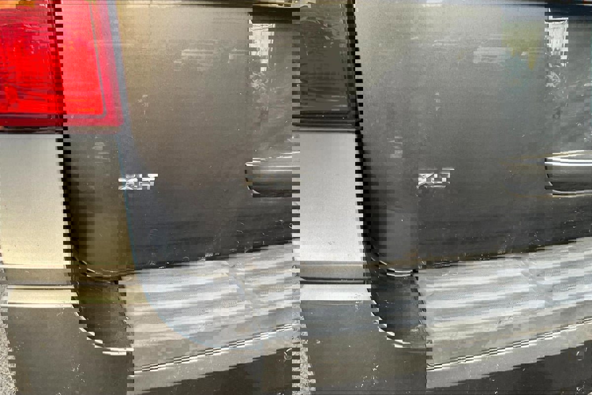 Used 2017 Ford Expedition XLT image 8