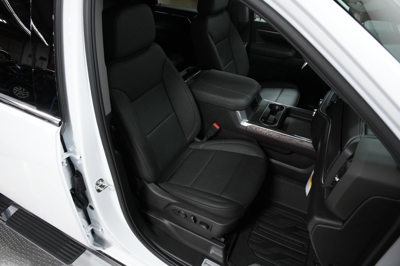 New 2025 GMC Sierra 2500 SLT w/ SLT Premium Package image 14