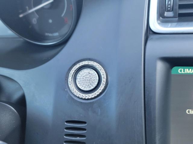 Used 2018 Jaguar E-PACE R-Dynamic SE image 29