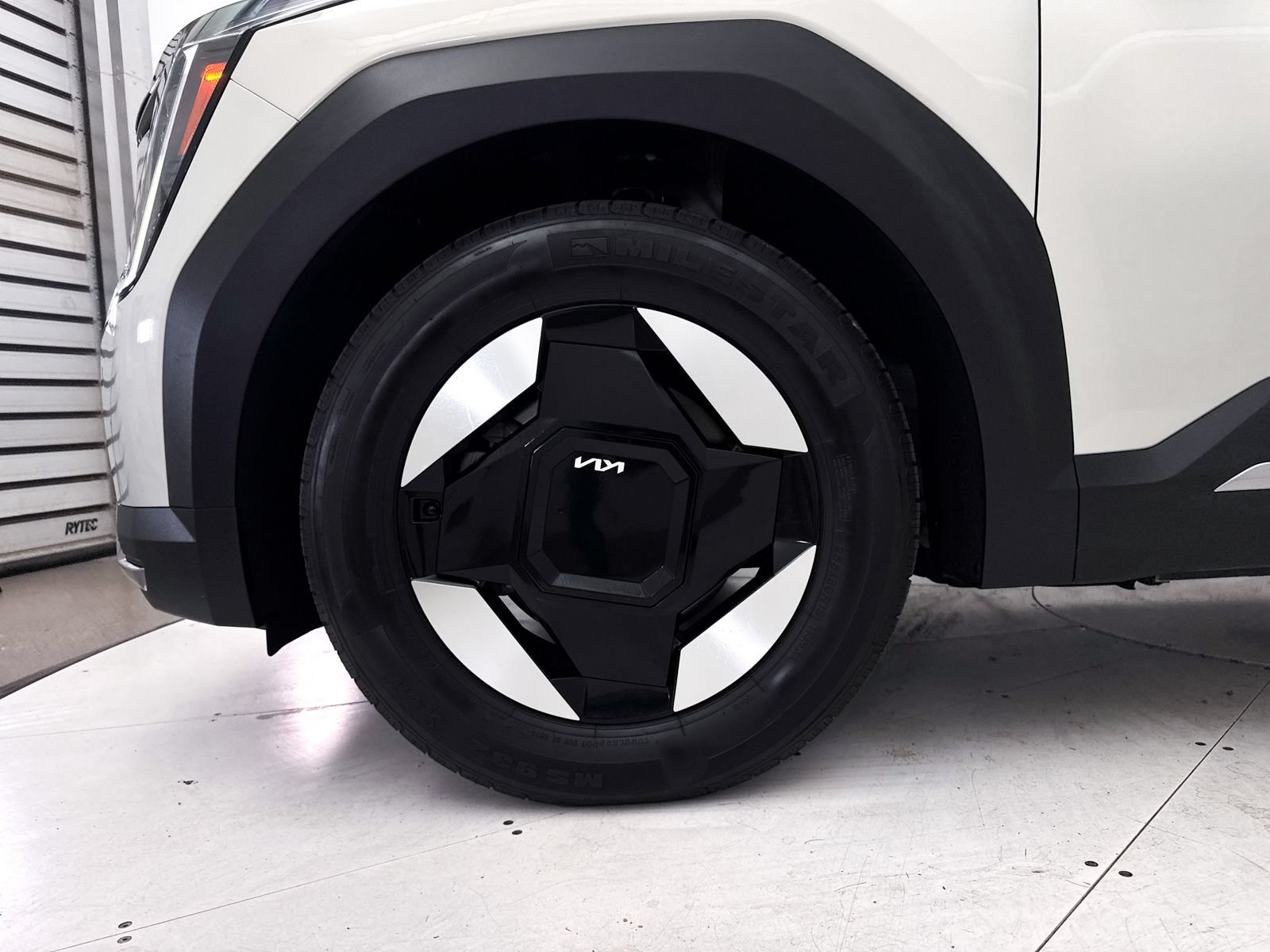 Certified 2024 Kia EV9 Light Long Range RWD image 16